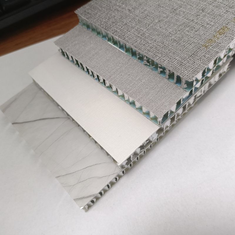 Płytki sufitowe aluminiowe dekoracyjne 2x2 Płytki sufitowe drewniane dla hoteli