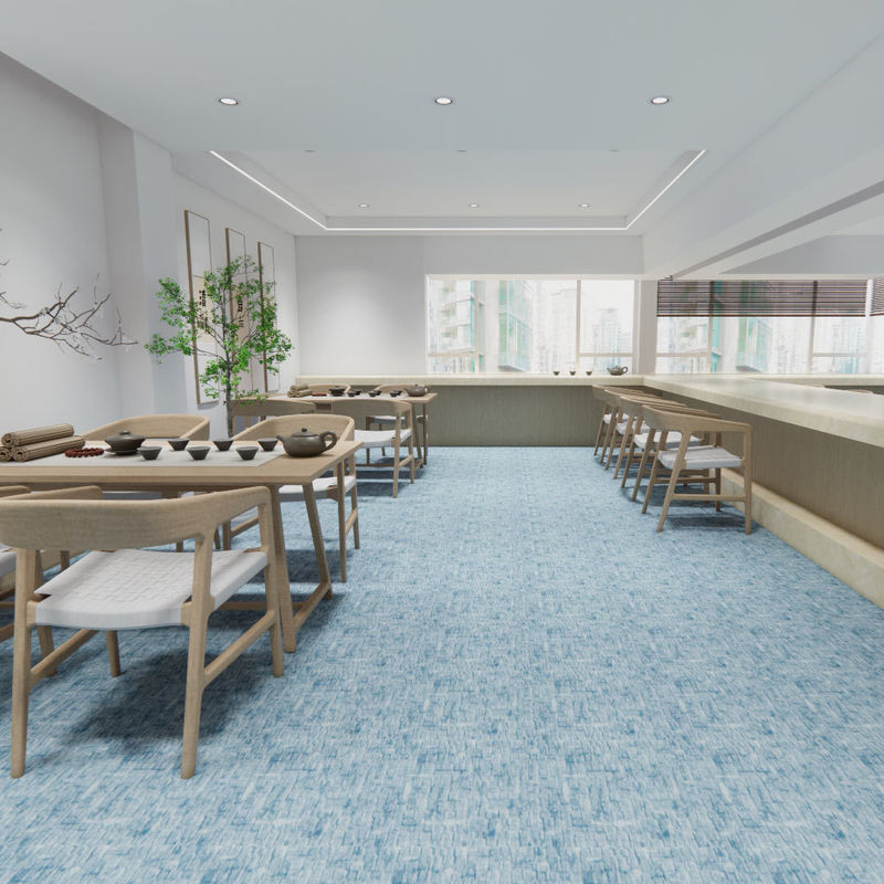 Heterogeniczne wykładziny podłogowe odporne na zarysowania i miękkie w dotyku do miejsc o dużym natężeniu ruchu